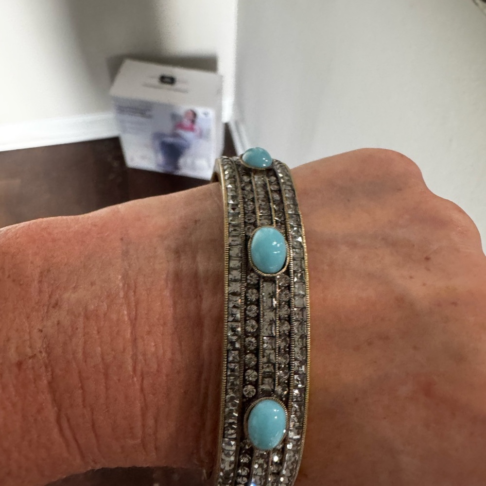 Heidi Daus Elegant Turquoise and Silver Bracelet - Picture 3 of 13